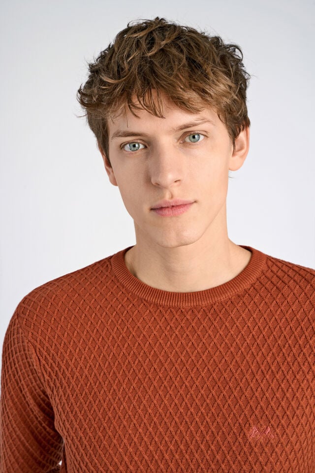 Cable knit jumper