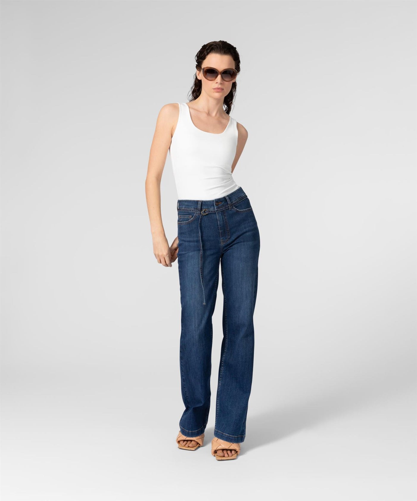 The HENNIE Jean