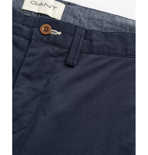 Slim twill shorts