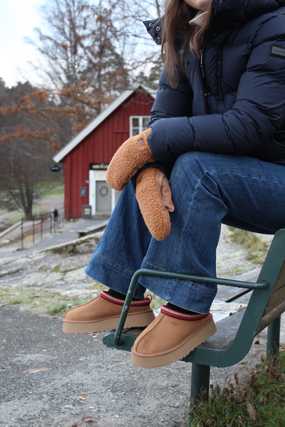 UGGfluff Scalloped Mitten