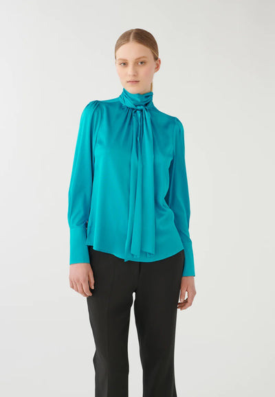 ELSA- Blouse with bow collar