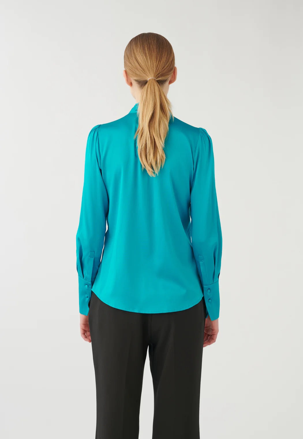 ELSA- Blouse with bow collar